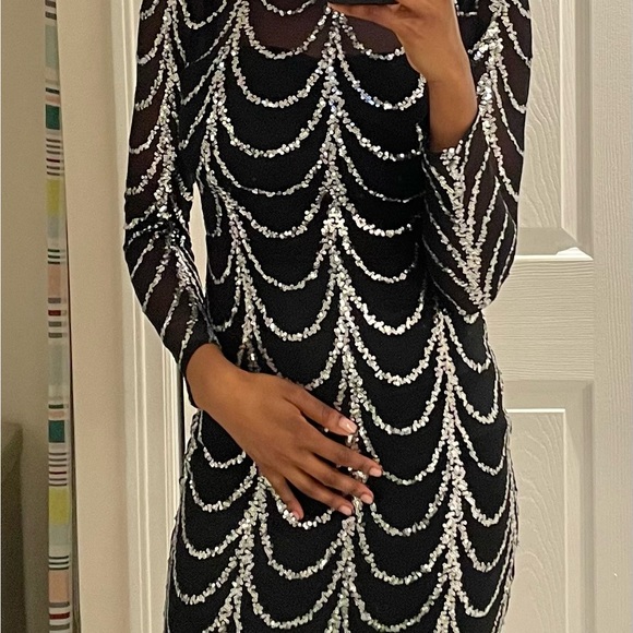 Elegant Black Evening Dress with Silver Accents - Picture 3 of 3